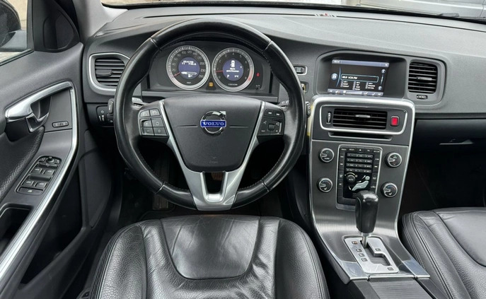 Volvo V60 cena 37900 przebieg: 248521, rok produkcji 2011 z Radom małe 352